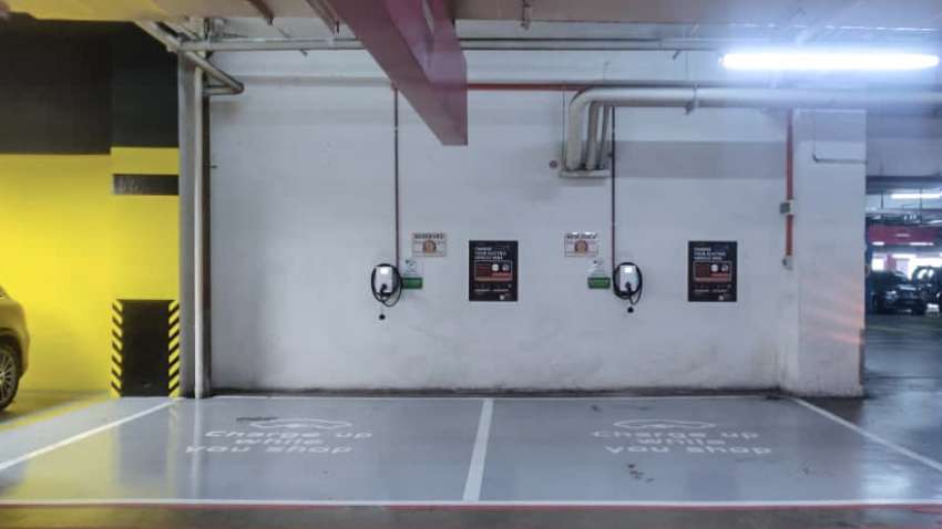 ChargEV replacing older EV chargers with new units Image #1376165