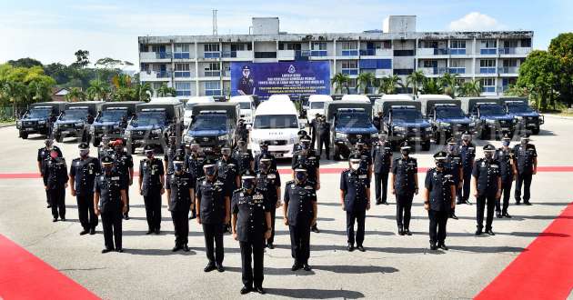 Negeri Sembilan police takes delivery of Toyota Hilux GS Cargo pick-up trucks and Go Auto Higer Ace vans