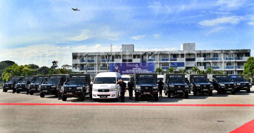 Negeri Sembilan police takes delivery of Toyota Hilux GS Cargo pick-up trucks and Go Auto Higer Ace vans 1376664