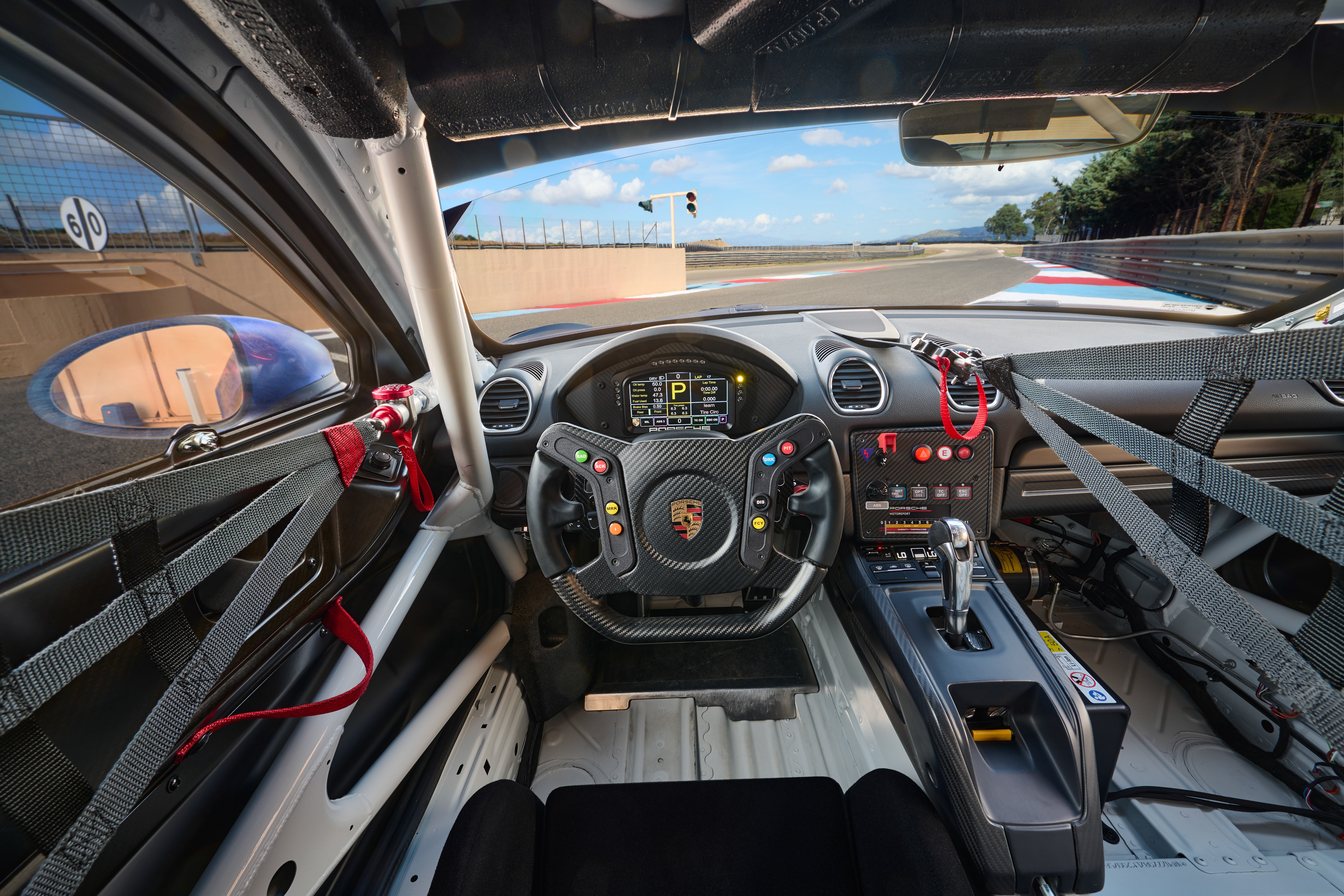Porsche 718 Cayman GT4 RS Clubsport debut-11