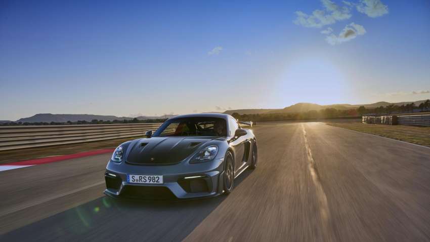 Porsche 718 Cayman GT4 RS revealed with 911 GT3’s 4.0L NA flat-six – 500 PS, 450 Nm; 0-100 km/h in 3.4s 1377445