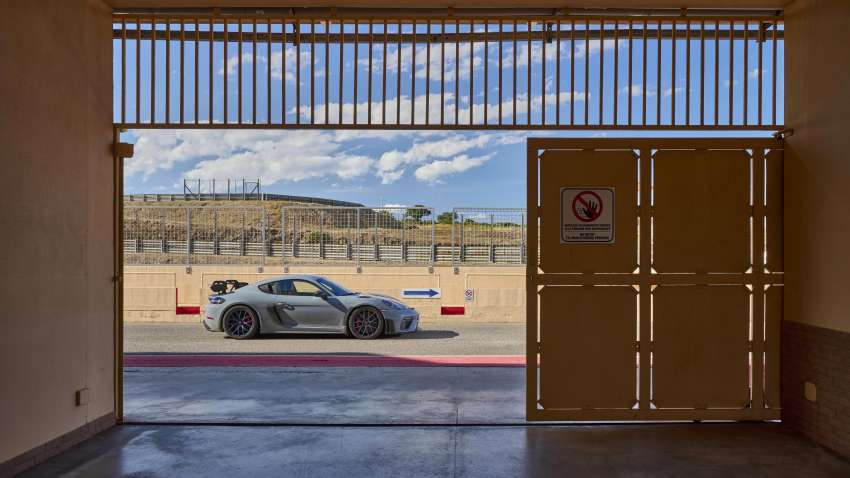 Porsche 718 Cayman GT4 RS didedahkan – 4.0L NA dari 911 GT3, 500 PS/450 Nm, 0-100km/h dalam 3.4s 1377815
