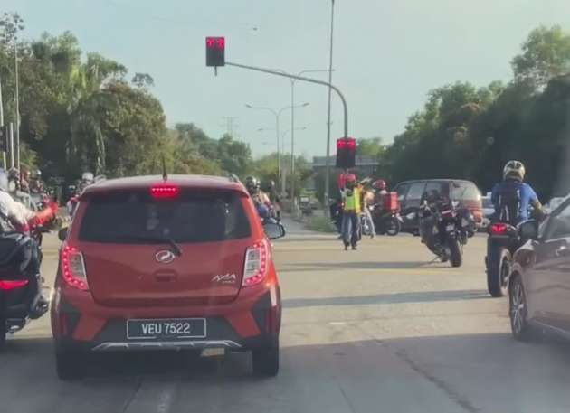 Polis cari ‘marshal’ yang hentikan kenderaan di lampu isyarat bagi beri laluan konvoi motor besar di PD