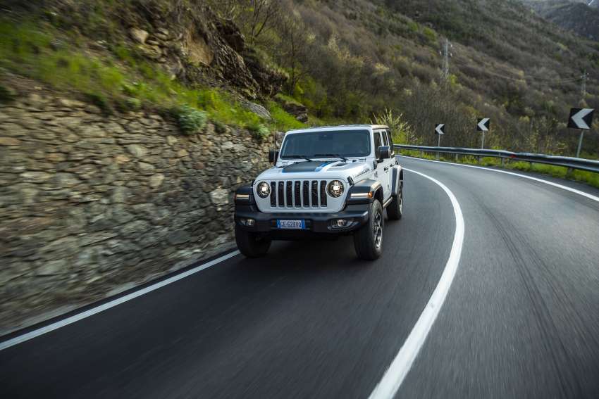 2022 Jeep Wrangler 4xe in Europe – PHEV only, petrol variants dropped; updated ADAS and equipment 1388600