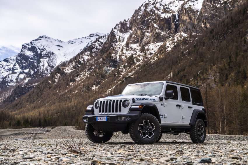 2022 Jeep Wrangler 4xe in Europe – PHEV only, petrol variants dropped; updated ADAS and equipment 1388631