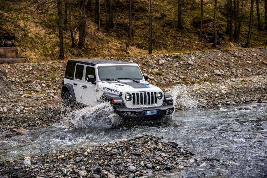 2022 Jeep Wrangler 4xe in Europe – PHEV only, petrol variants dropped; updated ADAS and equipment 1388661