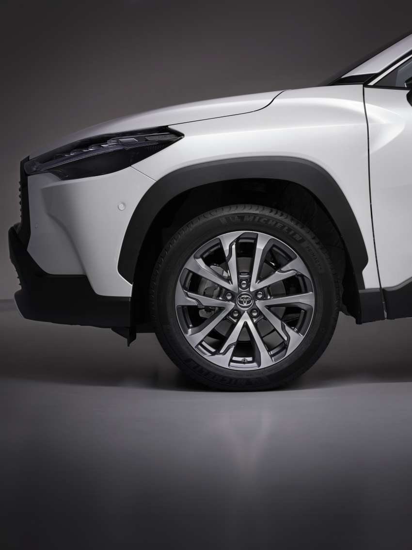 Toyota Corolla Cross – Europe gets new 2.0L Dynamic Force hybrid, fancy LED lights, wireless CarPlay 1386842