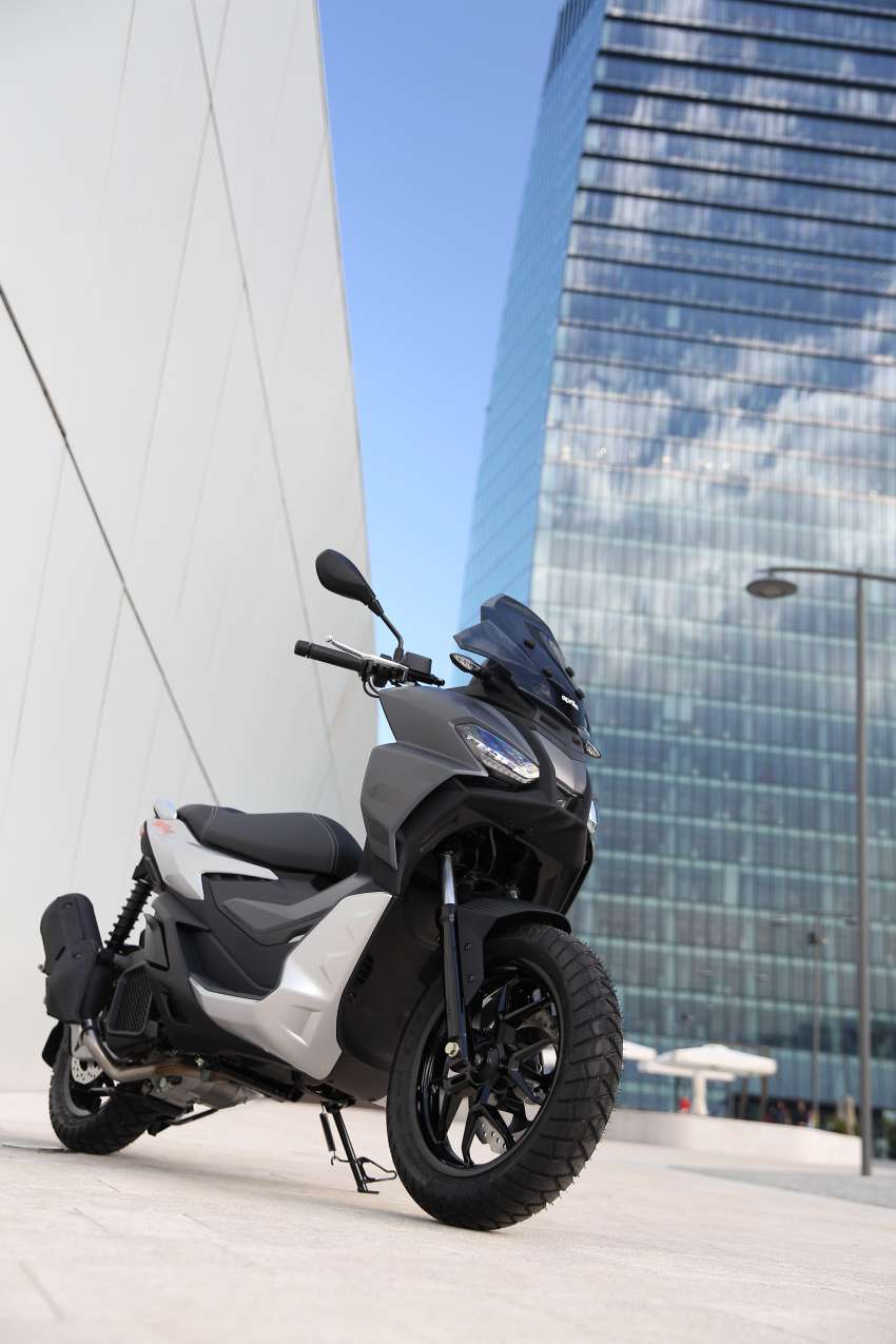 EICMA 2021: Aprilia SR GT – Urban adventure scooters in 125 cc, 200 cc versions; connectivity for calls, music 1386273