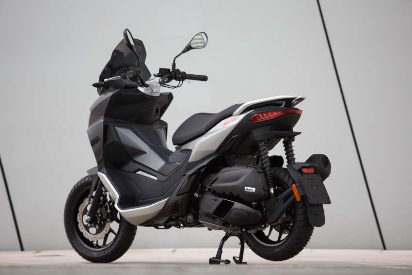 EICMA 2021: Aprilia SR GT – Urban adventure scooters in 125 cc, 200 cc versions; connectivity for calls, music 1386275