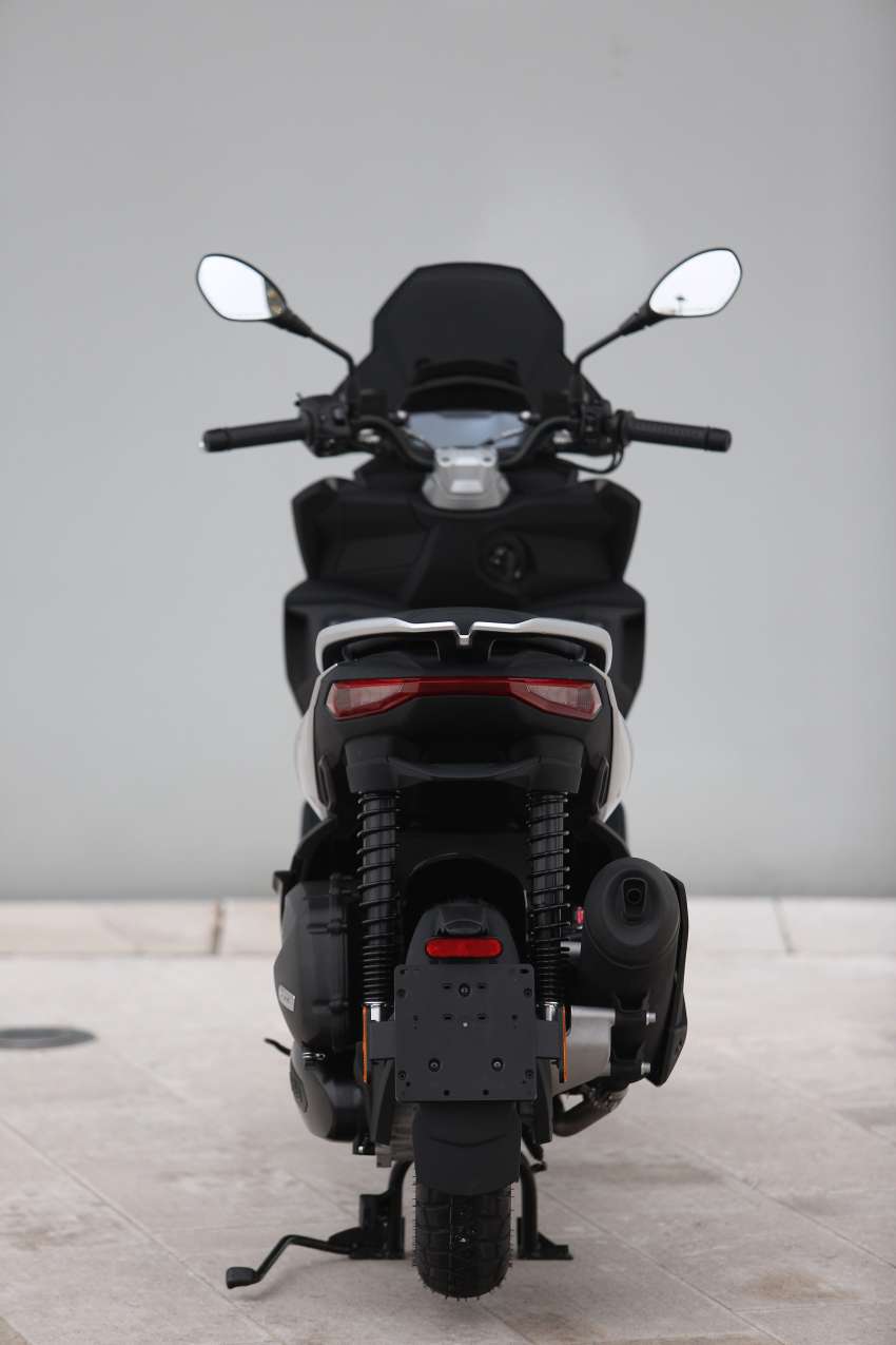 EICMA 2021: Aprilia SR GT – Urban adventure scooters in 125 cc, 200 cc versions; connectivity for calls, music 1386287
