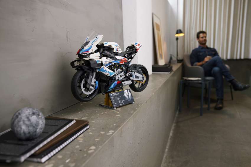 2021 BMW Motorrad M1000RR, 1:5 scale Lego, RM953 1390550