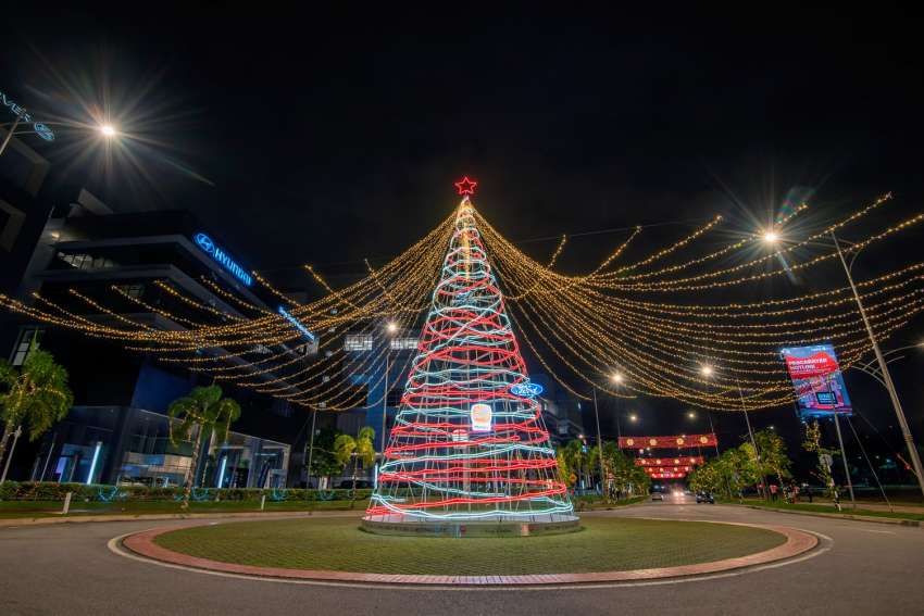 Sime Darby Motors City in Ara Damansara celebrates Christmas with lavish décor, new car launches, charity Image #1387415