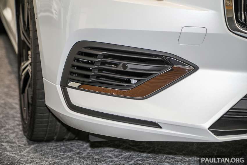 2022 Volvo V60 Recharge T8 Inscription in Malaysian showroom – plug-in hybrid wagon priced at RM287k Image #1403001