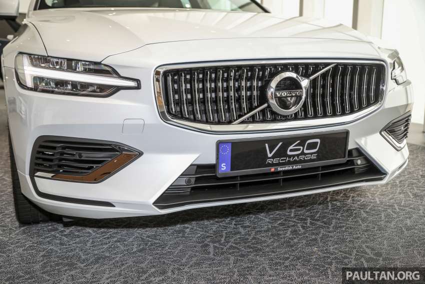 2022 Volvo V60 Recharge T8 Inscription in Malaysian showroom – plug-in hybrid wagon priced at RM287k Image #1403002