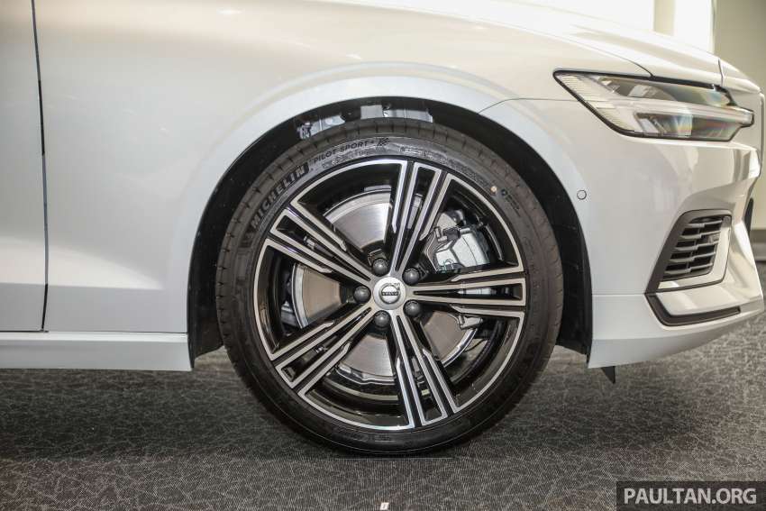 2022 Volvo V60 Recharge T8 Inscription in Malaysian showroom – plug-in hybrid wagon priced at RM287k Image #1403005
