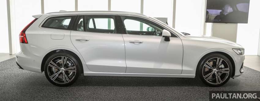 2022 Volvo V60 Recharge T8 Inscription in Malaysian showroom – plug-in hybrid wagon priced at RM287k Image #1402997