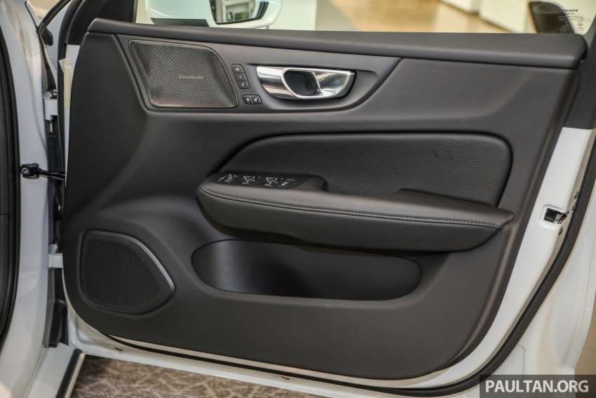 2022 Volvo V60 Recharge T8 Inscription in Malaysian showroom – plug-in hybrid wagon priced at RM287k Image #1403043