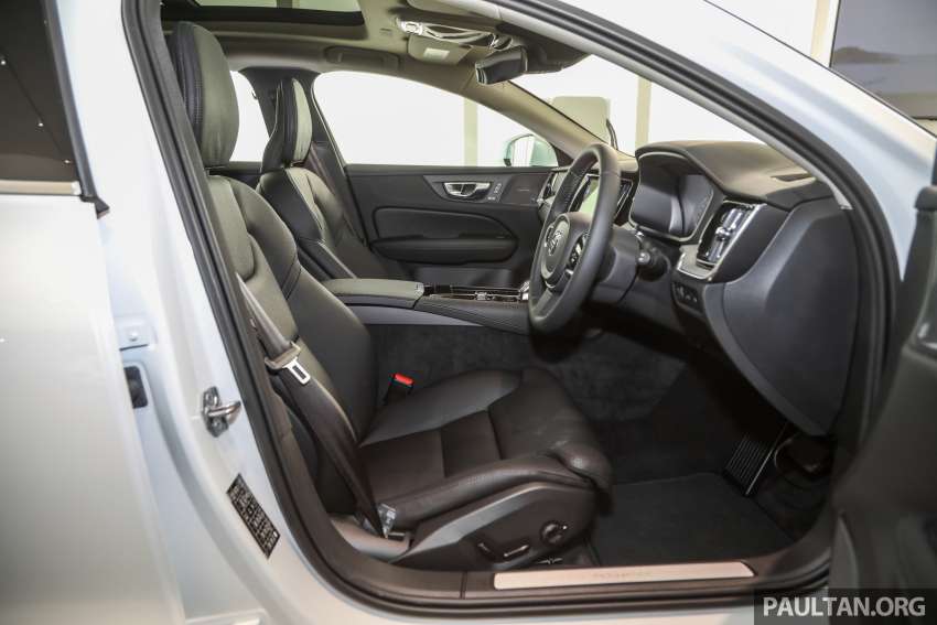 2022 Volvo V60 Recharge T8 Inscription in Malaysian showroom – plug-in hybrid wagon priced at RM287k Image #1403046