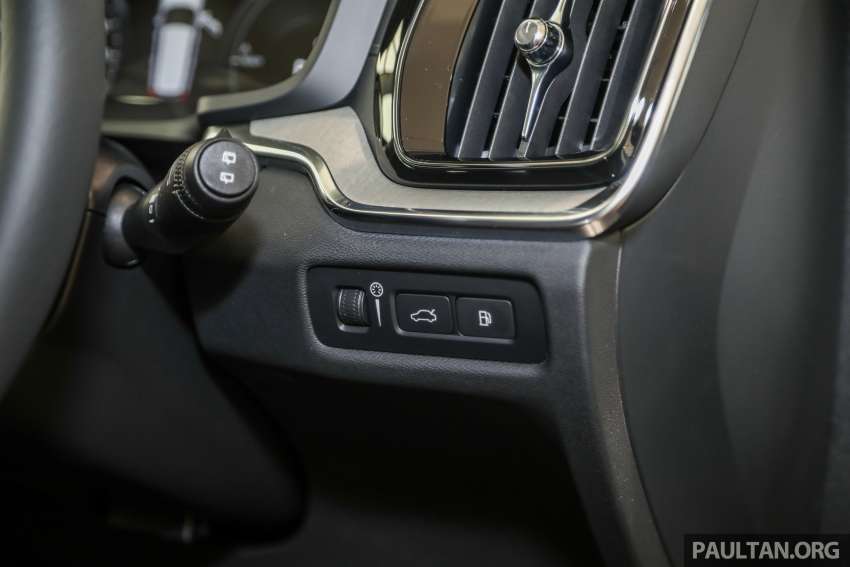 2022 Volvo V60 Recharge T8 Inscription in Malaysian showroom – plug-in hybrid wagon priced at RM287k Image #1403050
