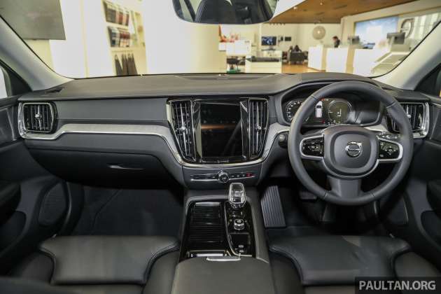 Volvo V60 Recharge T8 Inscription 2022 kini di bilik pameran di Malaysia – RM286,907, 407 hp/640 Nm