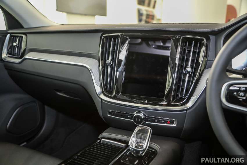 2022 Volvo V60 Recharge T8 Inscription in Malaysian showroom – plug-in hybrid wagon priced at RM287k Image #1403028