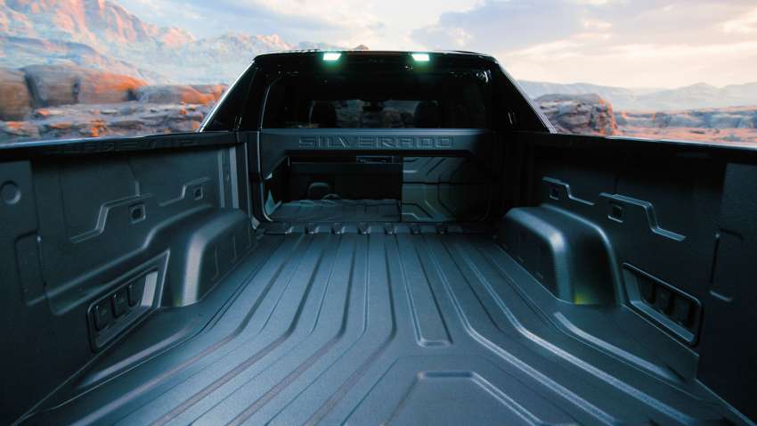 Chevrolet Silverado EV – 640 km range with 350 kW DC charging, 664 hp/1,057 Nm; with Multi-Flex Midgate 1400805
