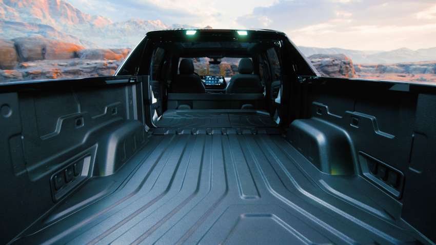 Chevrolet Silverado EV – 640 km range with 350 kW DC charging, 664 hp/1,057 Nm; with Multi-Flex Midgate 1400806