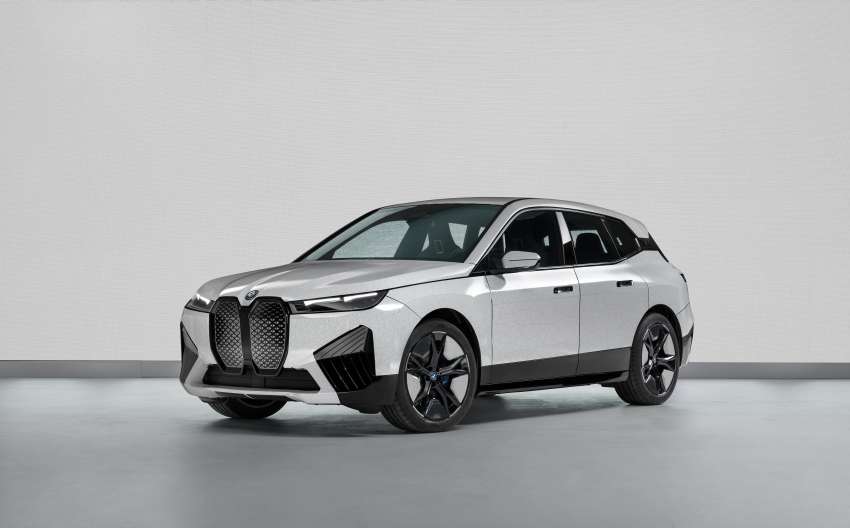 BMW tunjuk teknologi tukar warna badan sekelip mata 1400751