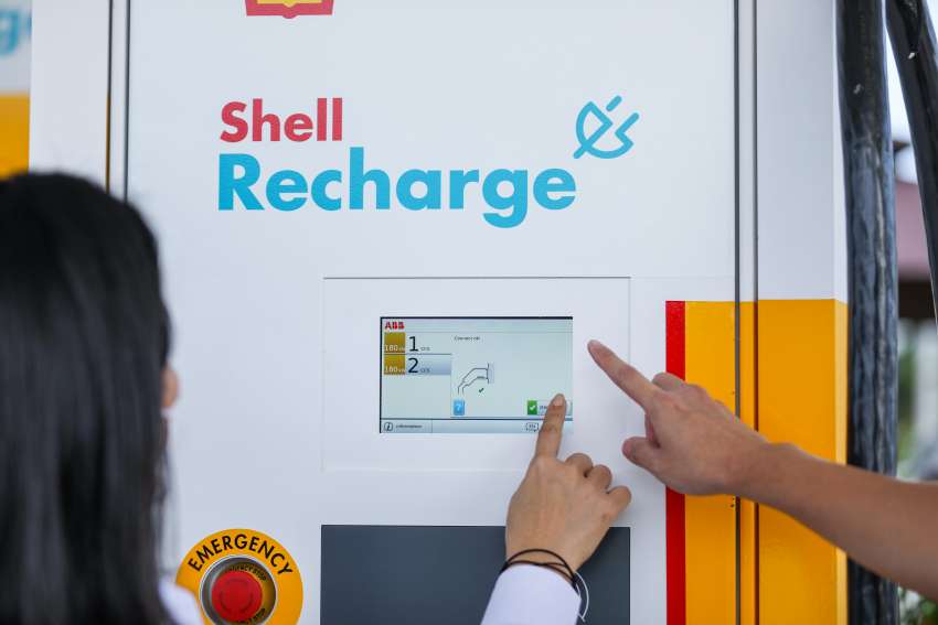 Shell Recharge EV fast charging tested in Malaysia – 180 kW of DC power in a Porsche Taycan in Tangkak! 1409436