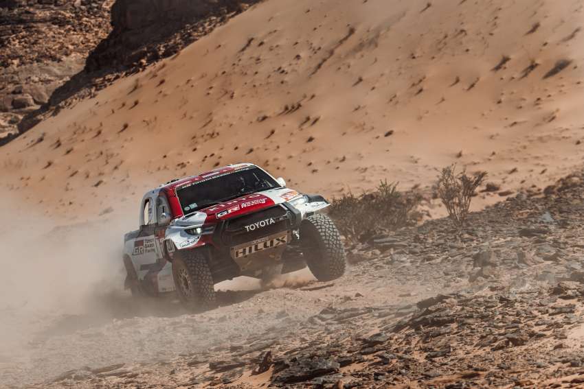 Toyota Hilux wins 2022 Dakar Rally with Al-Attiyah 1406915