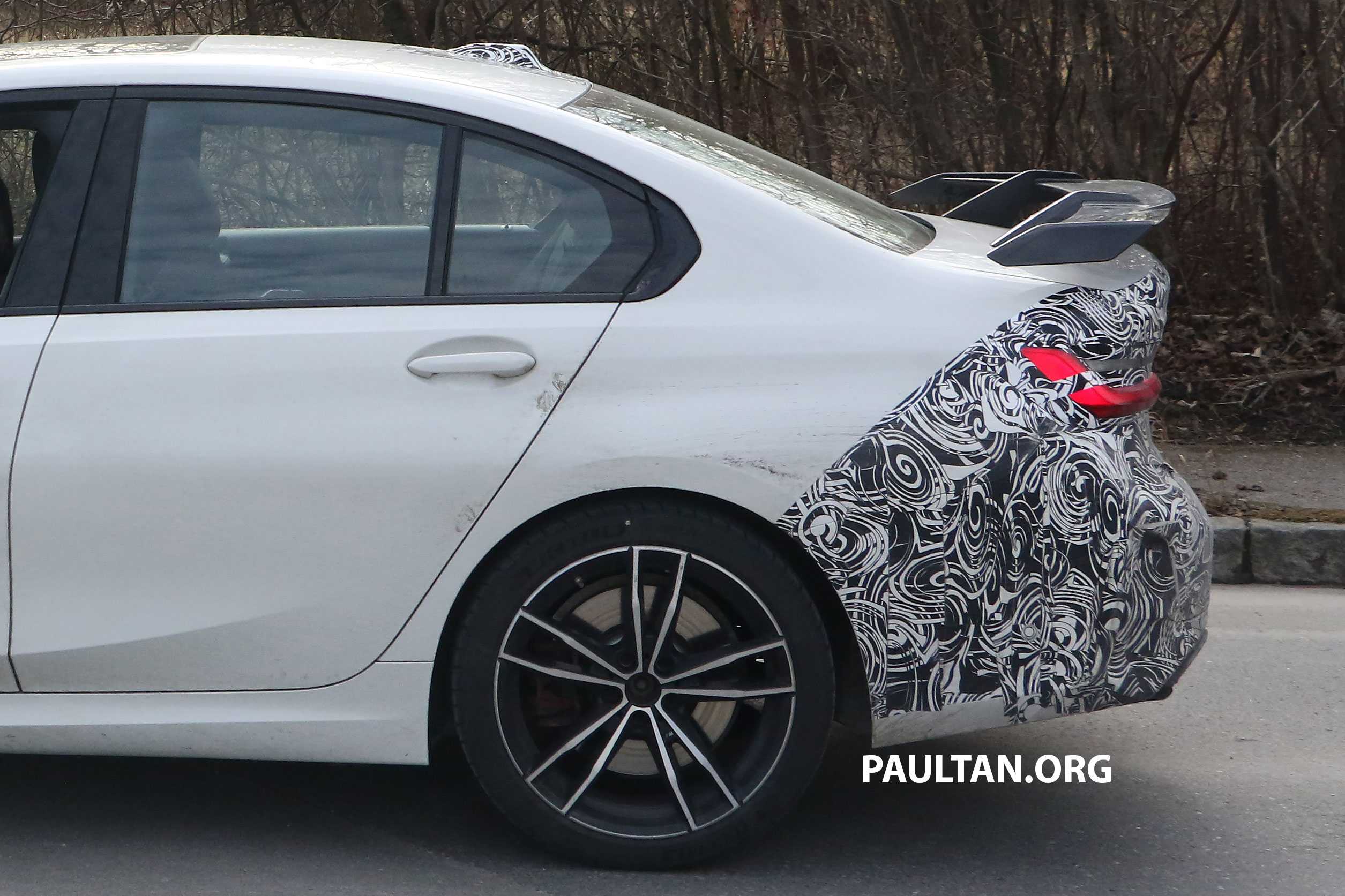 BMW-3-Series-facelift-M-Performance-10-spied