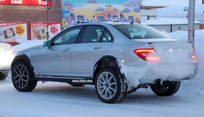 SPIED: Mercedes-Benz mule seen – “Baby” G-Wagen? 1412936