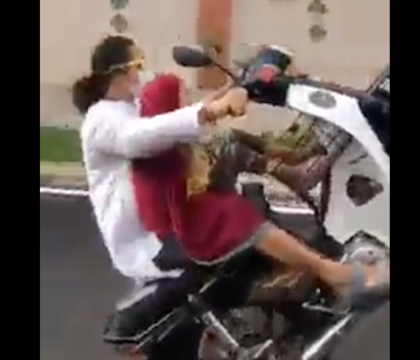 Polis Johor cekup lelaki buat aksi wheelie sambil bawa anak semata-mata mahu tarik perhatian netizen 1417162
