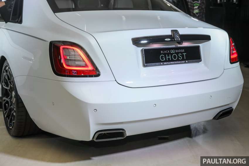 Rolls-Royce Ghost Black Badge 2022 kini tiba di M’sia — tema kemasan gelap, lebih kuasa, dari RM1.8 juta 1425143