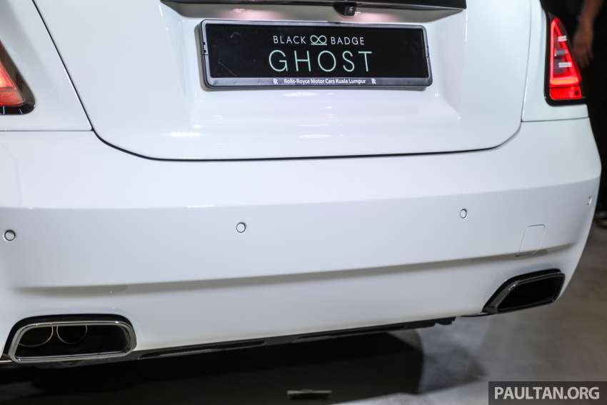 Rolls-Royce Ghost Black Badge 2022 kini tiba di M’sia — tema kemasan gelap, lebih kuasa, dari RM1.8 juta 1425148