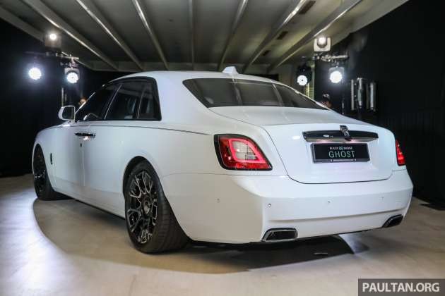 Rolls-Royce Ghost Black Badge 2022 kini tiba di M’sia — tema kemasan gelap, lebih kuasa, dari RM1.8 juta