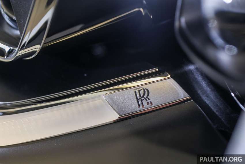 Rolls-Royce Ghost Black Badge 2022 kini tiba di M’sia — tema kemasan gelap, lebih kuasa, dari RM1.8 juta 1425127