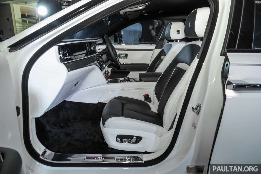 Rolls-Royce Ghost Black Badge 2022 kini tiba di M’sia — tema kemasan gelap, lebih kuasa, dari RM1.8 juta 1425175