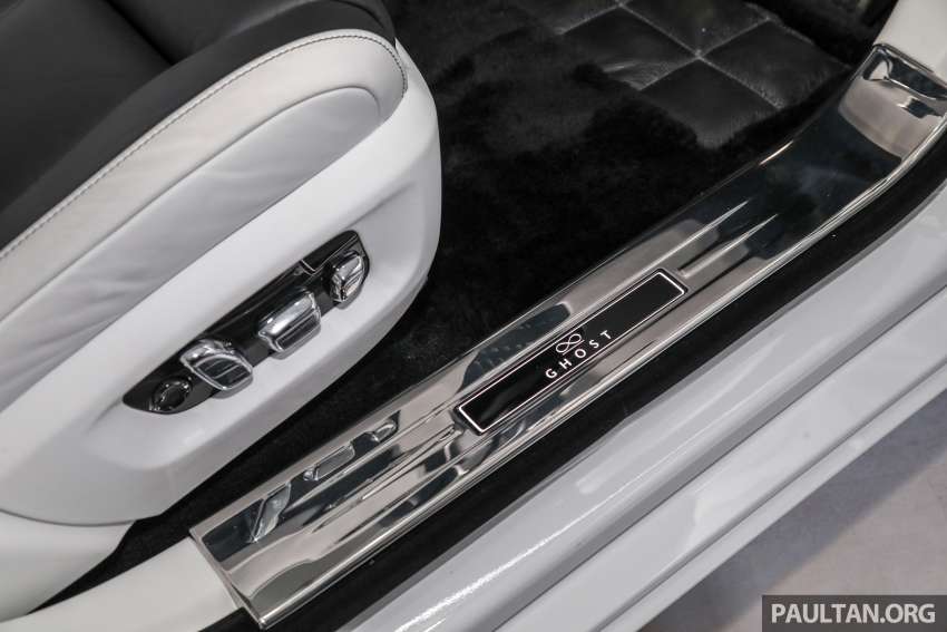 Rolls-Royce Ghost Black Badge 2022 kini tiba di M’sia — tema kemasan gelap, lebih kuasa, dari RM1.8 juta 1425180