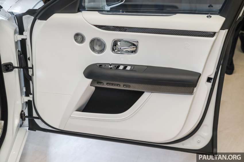 Rolls-Royce Ghost Black Badge 2022 kini tiba di M’sia — tema kemasan gelap, lebih kuasa, dari RM1.8 juta 1425181