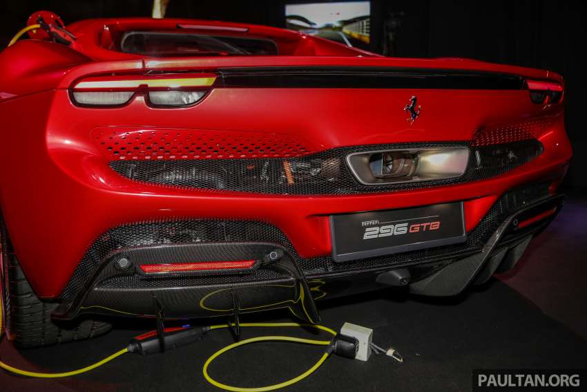 Ferrari 296 GTB kini di Malaysia — 830 PS dan 740 Nm V6 plug-in hybrid, harga bermula dari RM1.228 juta 1436938