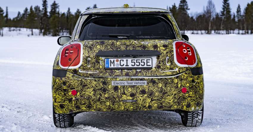 2023 MINI 3-Door EV hatchback testing ahead of debut; new dashboard architecture, minimalist styling 1436442