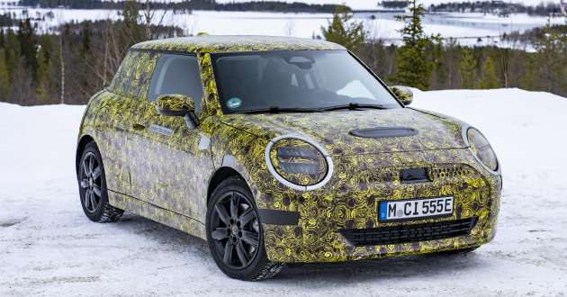 2023 MINI 3-Door EV hatchback testing ahead of debut; new dashboard architecture, minimalist styling