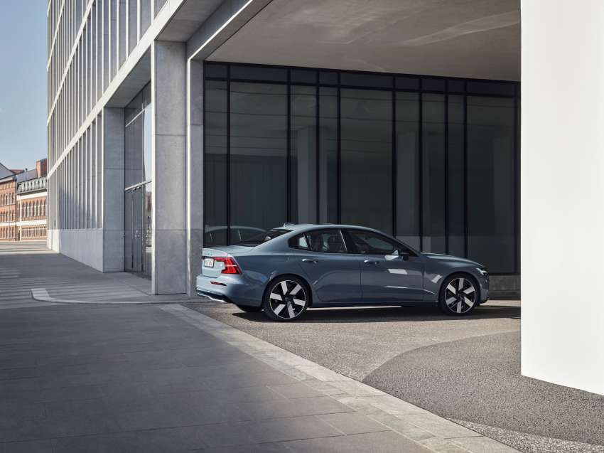 2023 Volvo S60, V60 revealed – no more R-Design, tailpipes; PHEVs get bigger battery and 90 km range 1429068