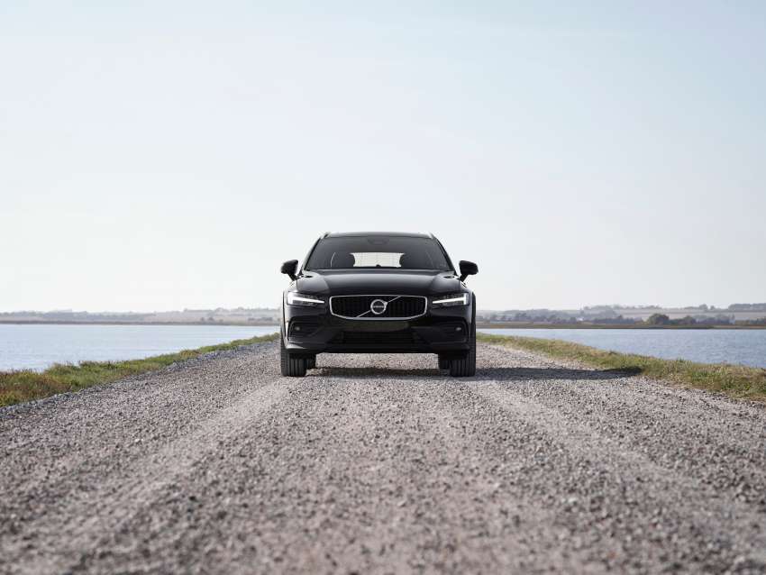 2023 Volvo S60, V60 revealed – no more R-Design, tailpipes; PHEVs get bigger battery and 90 km range Image #1429085