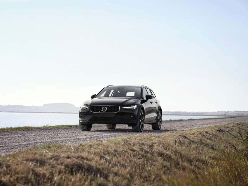 2023 Volvo S60, V60 revealed – no more R-Design, tailpipes; PHEVs get bigger battery and 90 km range Image #1429086