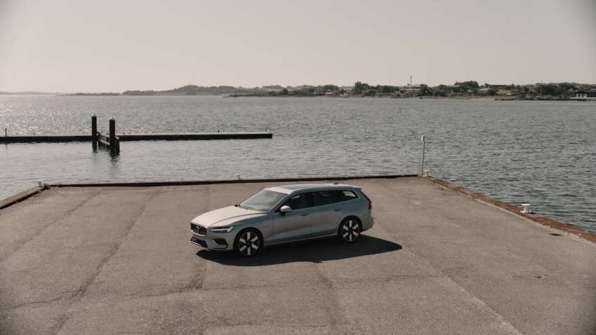2023 Volvo S60, V60 revealed – no more R-Design, tailpipes; PHEVs get bigger battery and 90 km range 1429102