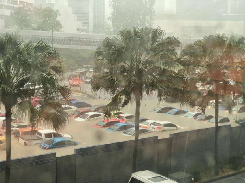 Half a month’s rain in just two hours in KL caused yesterday’s floods, govt seeking long-term solutions 1425481