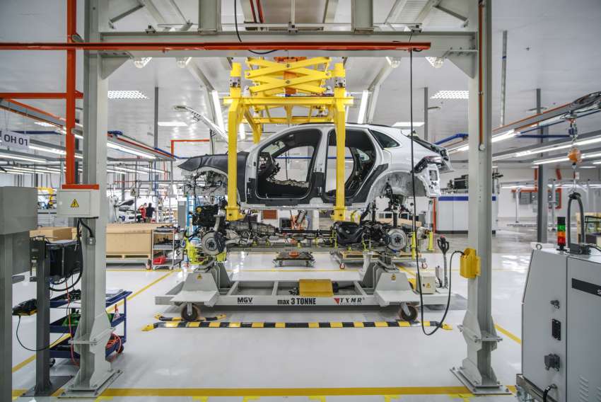 Porsche Cayenne CKD – 1st unit rolls off Sime Darby’s assembly facility in Kulim, Kedah; priced from RM550k 1436582