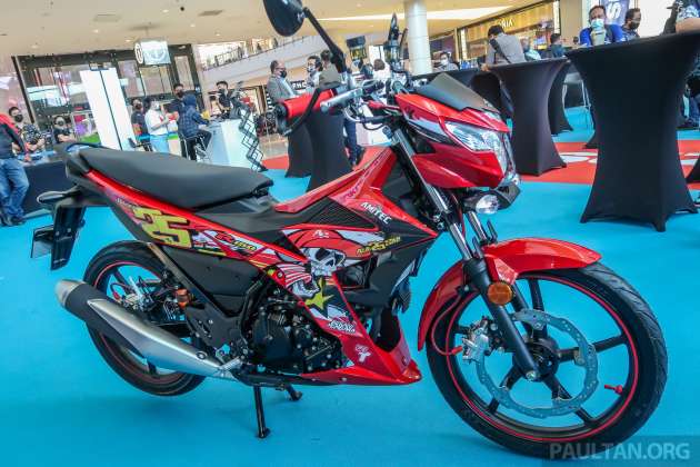 Suzuki Raider R150 Fi edisi khas Azlan Shah tersedia 300 unit untuk pasaran Malaysia, harga RM11,988